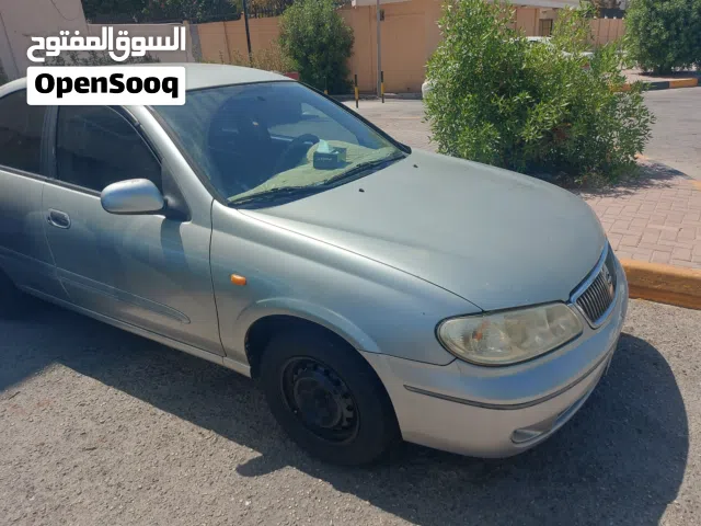 2004 نيسان صني Standard