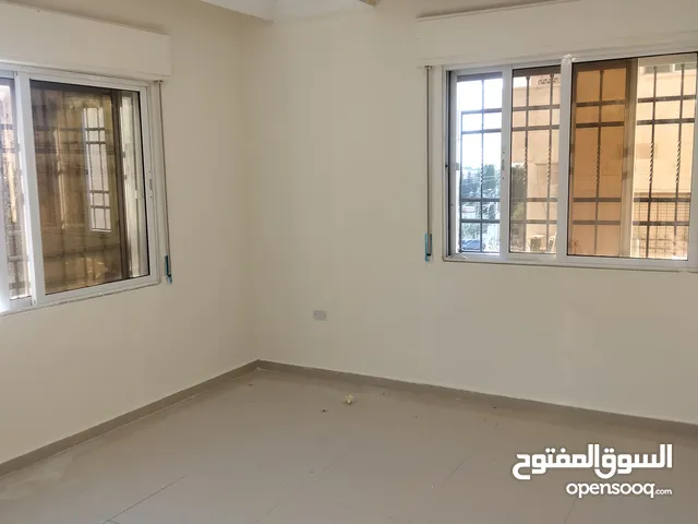 شقه فارغه للايجار سوبر ديلوكس مساحة 160متر قرب بوابة اللوازم