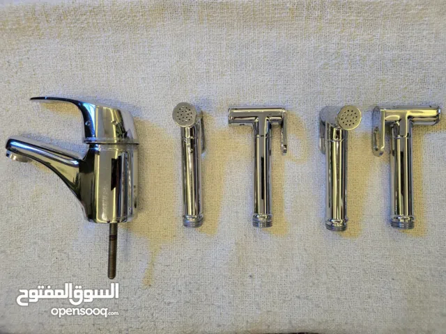 متوفر 4حبات شطاف ماء ومكسر حنفية للحمام