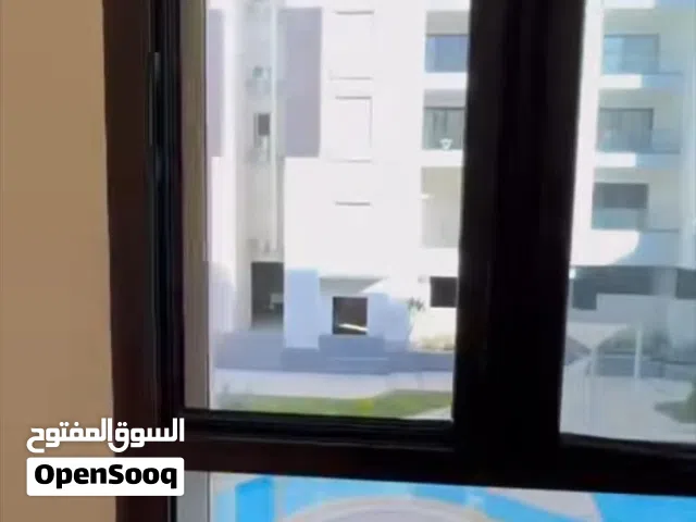 شقه لقطه عالسكن متشطبه بالمطبخ والتكييفيات