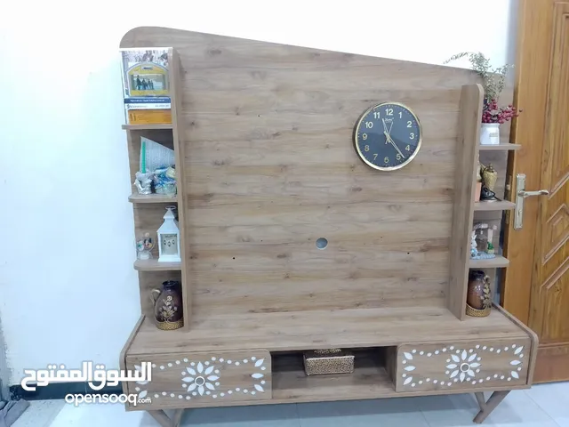 معوض وميز تلفزيون