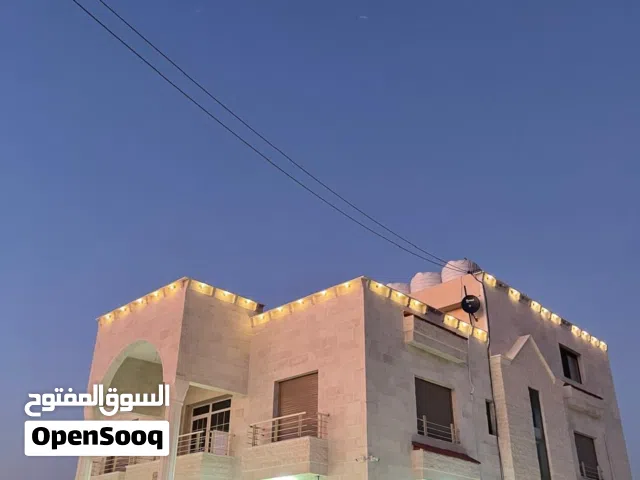فيلا للبيع بسعر حرررررق طابقين واجهه حجر مواجره الف شهري بناء جديد
