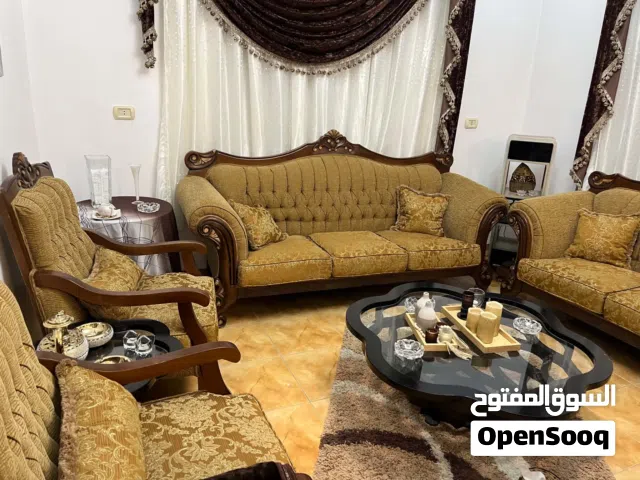 كنب مع طاولاته للبيع