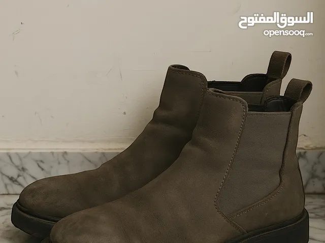 44 Sport Shoes in Amman