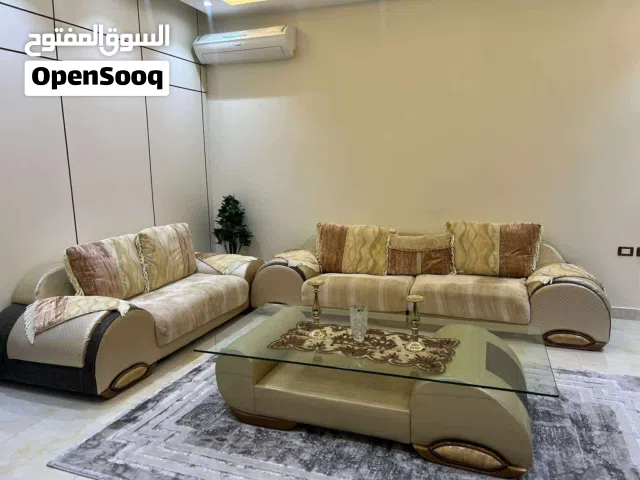 صالون كنبات بالطاولة للبيع بسعر التخفيض (اقرا الوصف)....