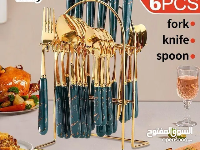 ملاعق فاخره من الستانلس ستيل الذهبي يشمل الطقم ملاعق ،سكاكين ،شوك، ملاعق شاي مع ستاند معدني انيق