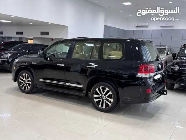 Toyota Land Cruiser GX-R 2019 (Black)