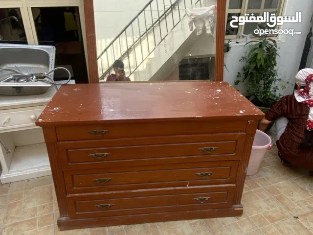 Dressing table