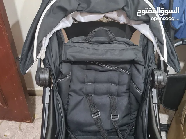 عربانة أطفال بحالة ممتازة استعمال خفيف
