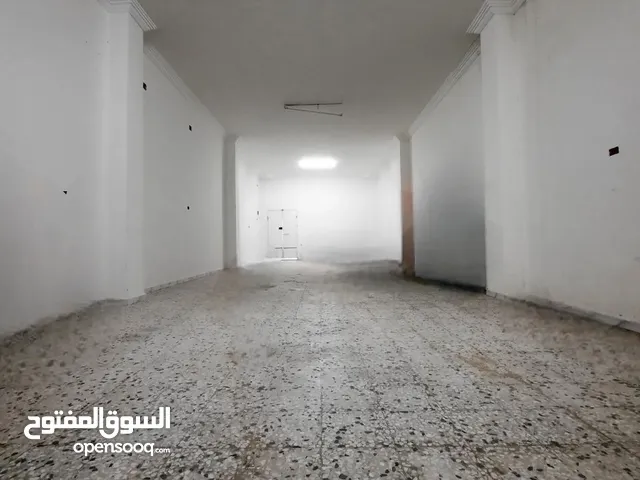 مخزن للايجار بطريق الخدمات (طريق الدائري الثاني) جامعة طرابلس..... لتفاصيل اكثر اقرا الوصف بالاسفل