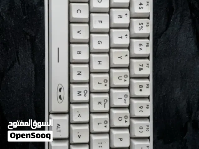 كيبورد و ماوس و سماعه و اضاءة للبيع