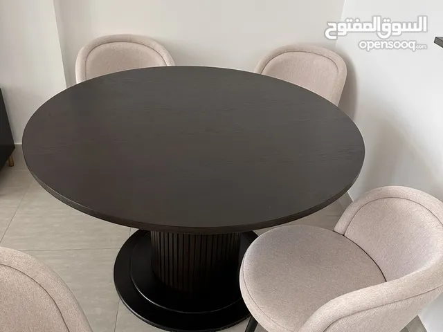 Round dining table with 4 chairs