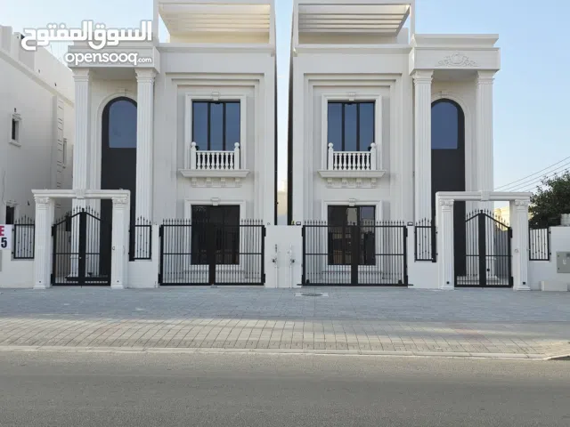 للبيع فيلا من توين فيلا منفصلة في الحيل الجنوبية بتصميم نيو كلاسيك وبتشطيبات عالية الجودة