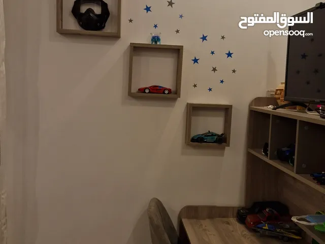 غرفة نوم اطفال وشبابيه للبيع زوز اسره ودولاب 4فرادي كمادينو ومكتب دراسي من المتجدد هوم لوح متين