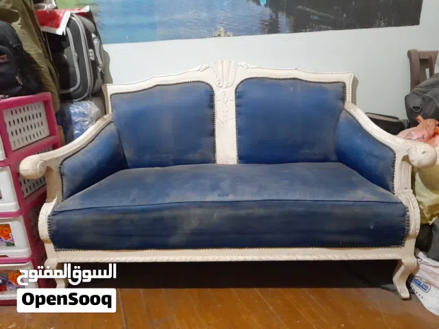 كنبة خشب ممتاز بدون اي عيوب للبيع  لعدم الاحتياج اليها