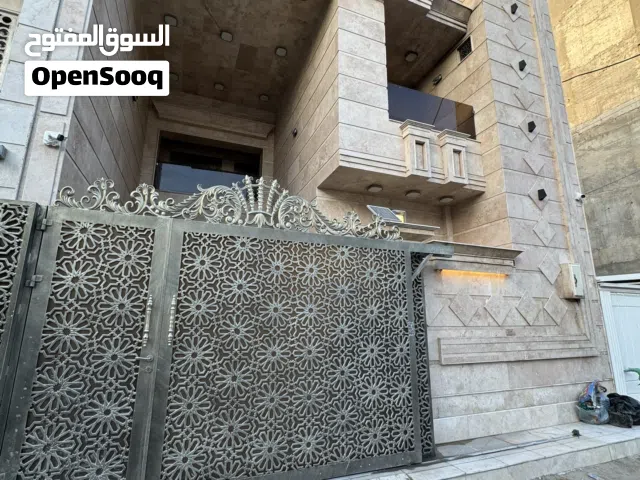 250 m2 More than 6 bedrooms Townhouse for Rent in Basra Jaza'ir