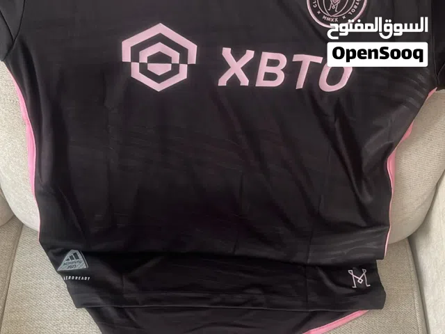 Inter Miami T shirt With Messi name Xl and Medium Sizes Available