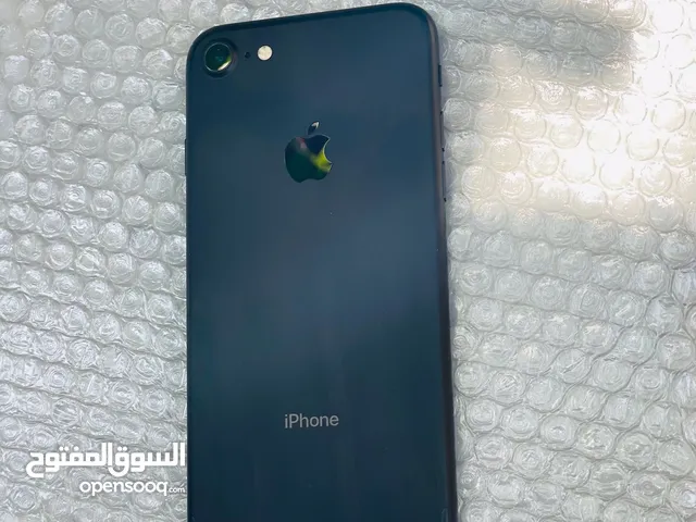 iPhone 7 لون:اسود بطارية:93 128G