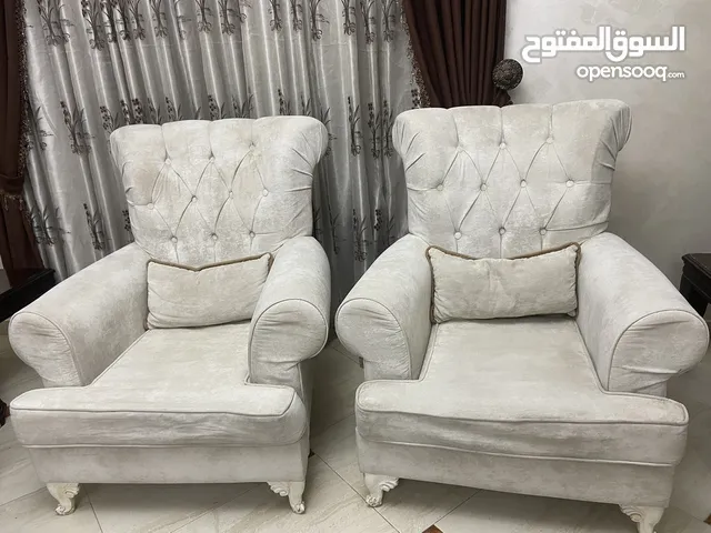 كرسيين مفردات مودرن لون ابيض سكري