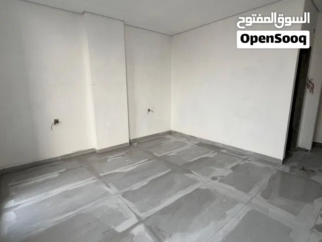 شقة VIP ، مميزة ، غرفتين وصالة مطبخ مع مخزن .