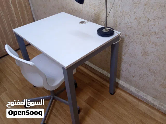 بكج من ايكيا مكتب + كرسي دوار + تيبل لامب
