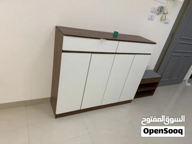 طاوله وسط وخزانه احذيه للبيع