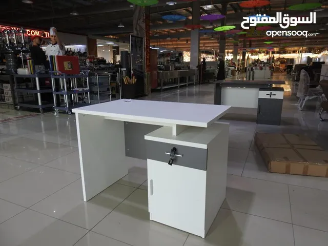 طاولة مكتب صنع عماني