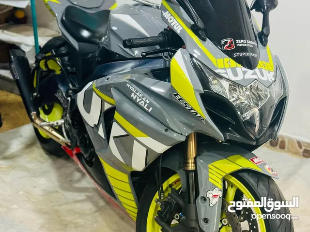 Suzuki GSX-R 1000, helm