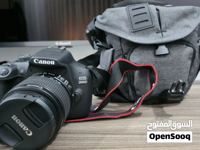 كاميرا كانون EOS 2000D مع شنتتها الخاصة - بحالة ممتازة