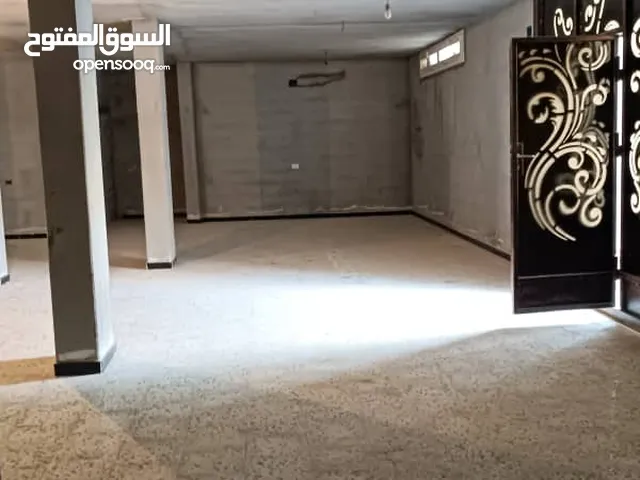 مخزن بدرون بمنطقة اقزير  قرب جزيرة التومي  للإجار