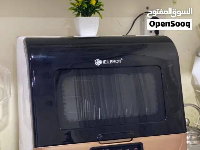 غسالة مواعين نضيفة