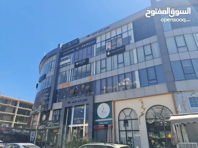 محل للبيع (تمليك) في منطقة الدوار السابع(داخل مجمع رائد خلف) قرب الملكية الاردنية  الطابق الأرضي