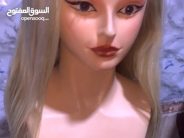 ملكانات للتدريب على التسريحات و الاصباغ و قص الشعر و المكياج و التاتو