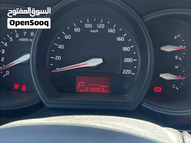 2016 كيا ريو Standard