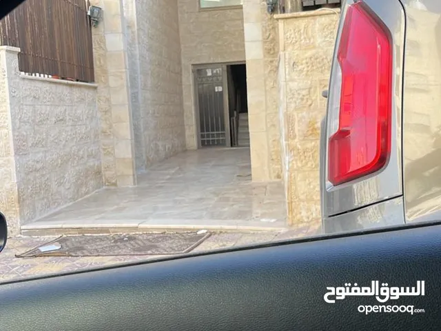 138 m2 3 Bedrooms Apartments for Sale in Amman Jabal Al Zohor