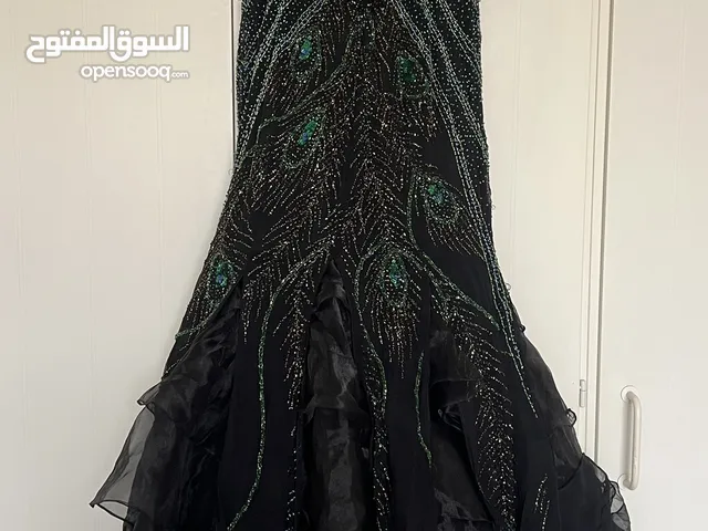 للبيع فستان حفلات بحاله جيدة (لبسه واحده)