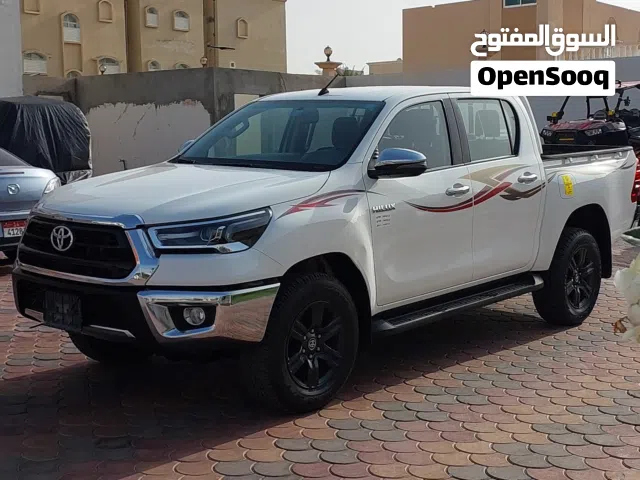 للبيع تويوتا هايلوكس موديل 2025 SR5 بترول