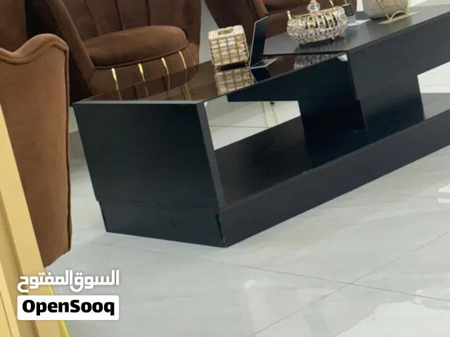 طقم كنب مع طاولة وسطية