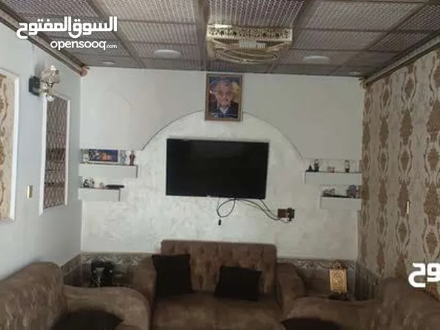 90 m2 5 Bedrooms Townhouse for Sale in Basra Asma'i