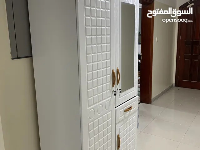 خزانة العدد 2 بحالة ممتازة موجود ابوظبي المشرف 600 درهم