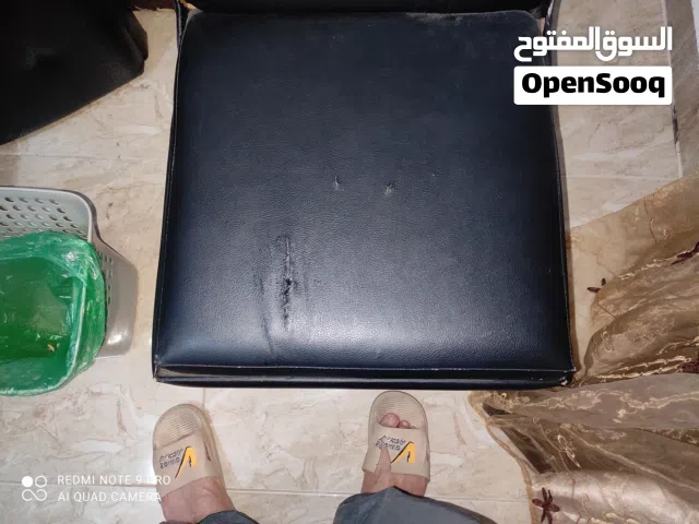 ثلاثة كراسي جلد ممتازات للبيع سعر الواحد 8