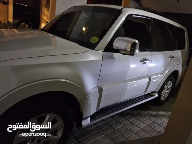 Pajero 7 seater, whitecolor, in good condition, agency maintained with service package