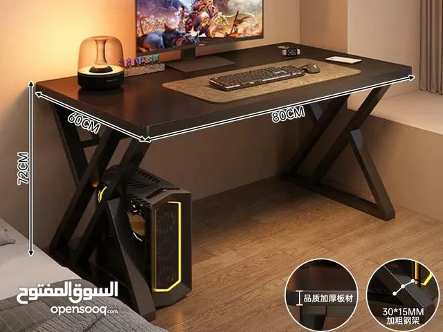 ميز مكتب كمبيوتر اسود انيق وعصري