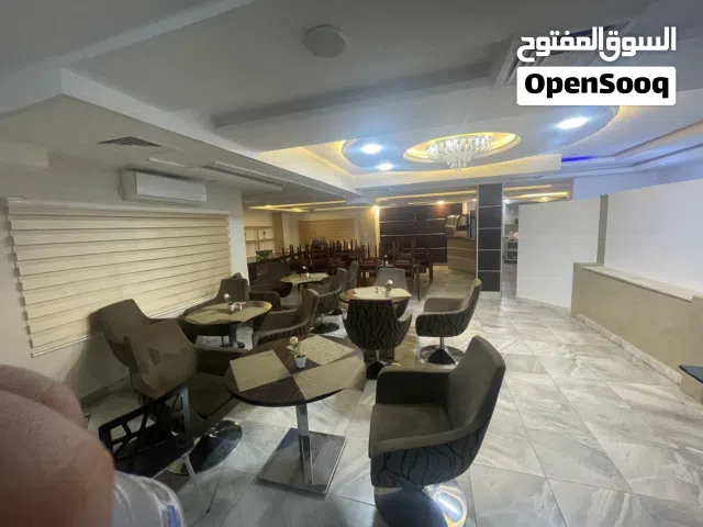 مطعم أو مقهى وجاهز بالكامل للإيجار في طريق الشط