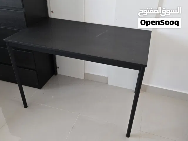 طاولة مكتبية office table