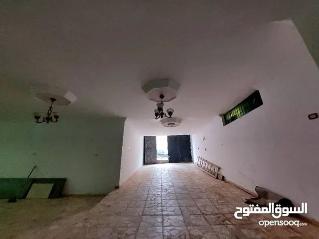 656  فيللا كبيرة للإيجار عدة ادوار  كمقر شركة او عياده اوغيره.  aroud