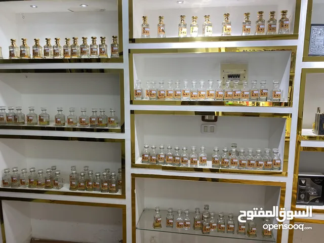 محل عطور للبيع عتبة وبضاعة