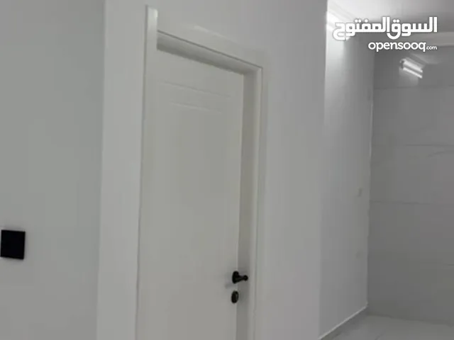 شقق جديدة اول اجار، تشطيب شخصي، منطقة مميزة