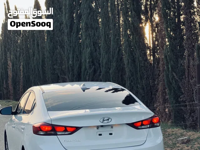 2018 Hyundai Elantra Standard