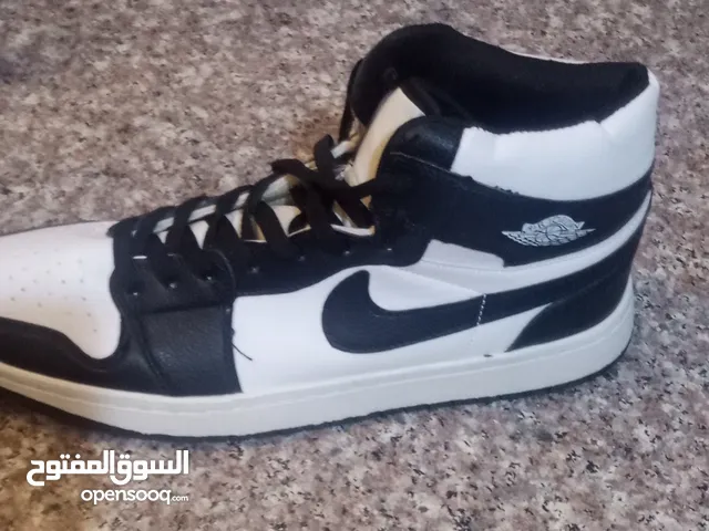 43 Sport Shoes in Zarqa